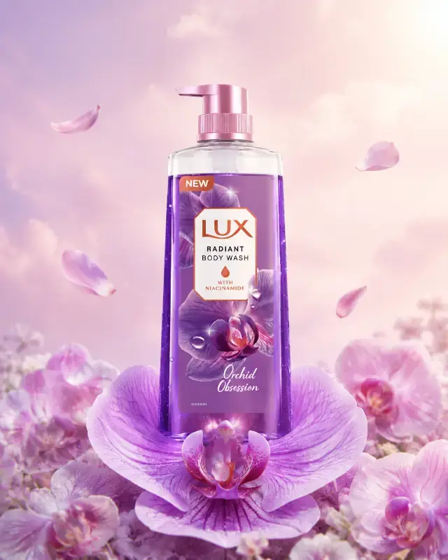 Luxury Shampoo Ad Recreation Prompt